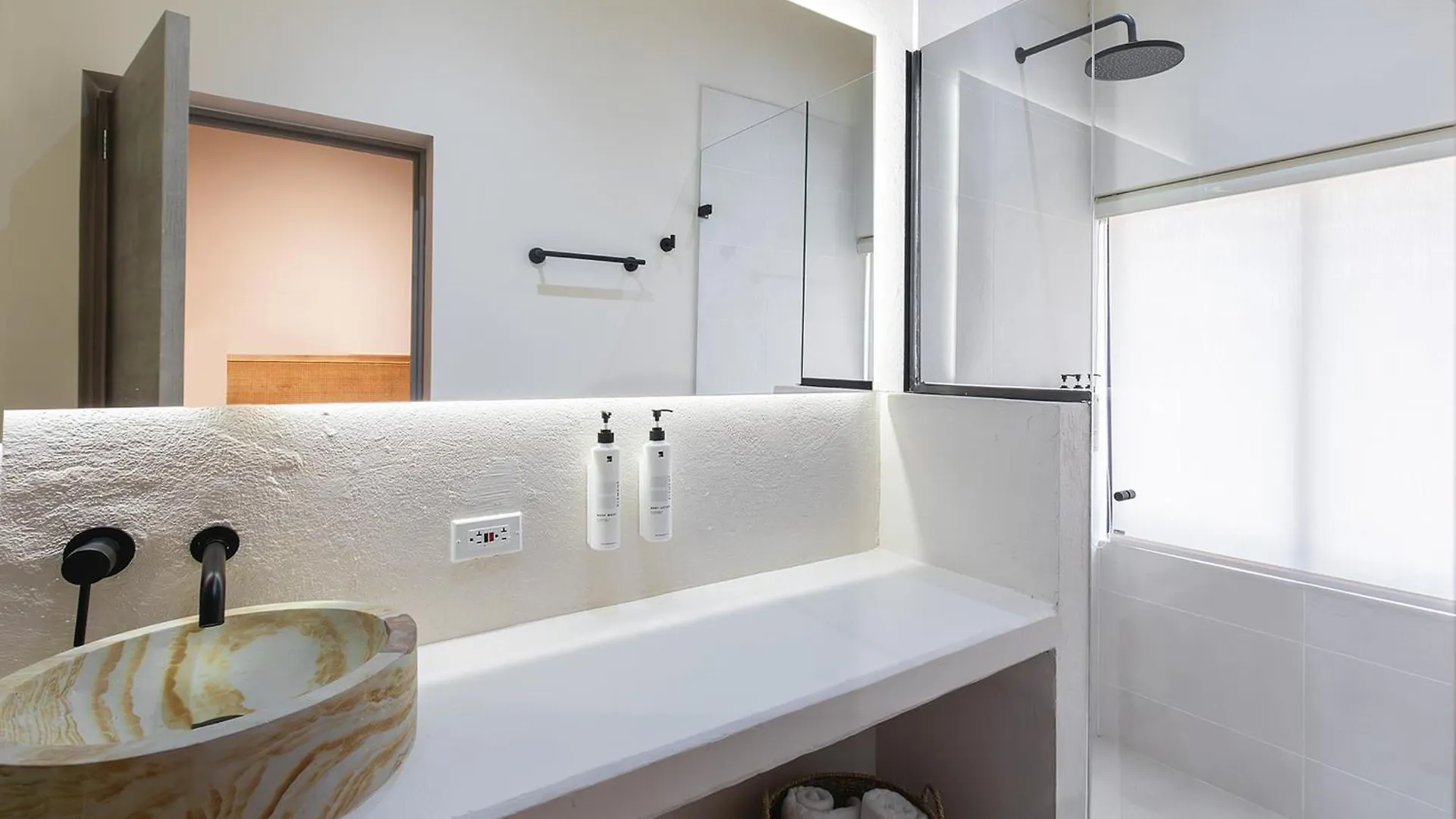 Casa Laurd Medellinアパートメント ホームステイ